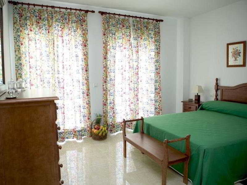 Apartamentos Miguel Angel เอสเตโปนา ภายนอก รูปภาพ